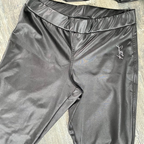 Athleisure set leggings and peplum zip up top - Picture 2 of 7